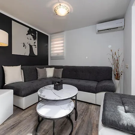 Nevenka, Apartment Vir