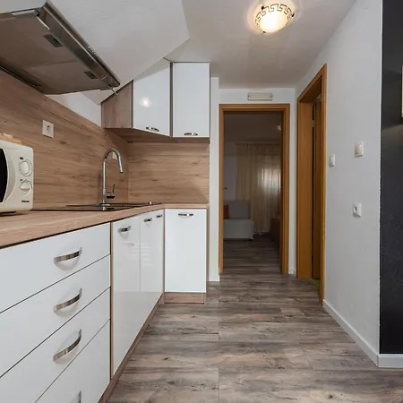 Nevenka, Apartment *