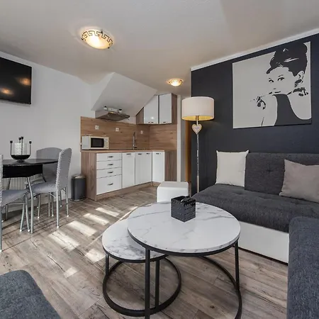 Nevenka, Apartment Vir